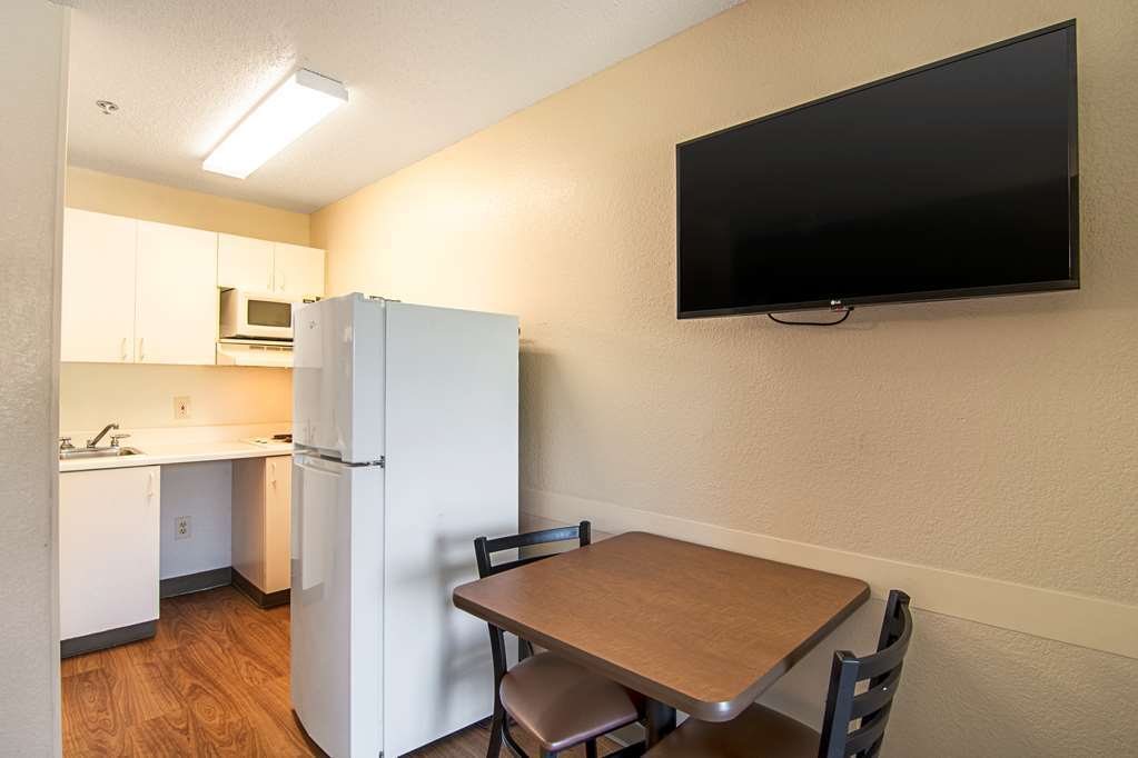 Hometowne By Red Roof Studios Cincinnati - Sharonville Room photo