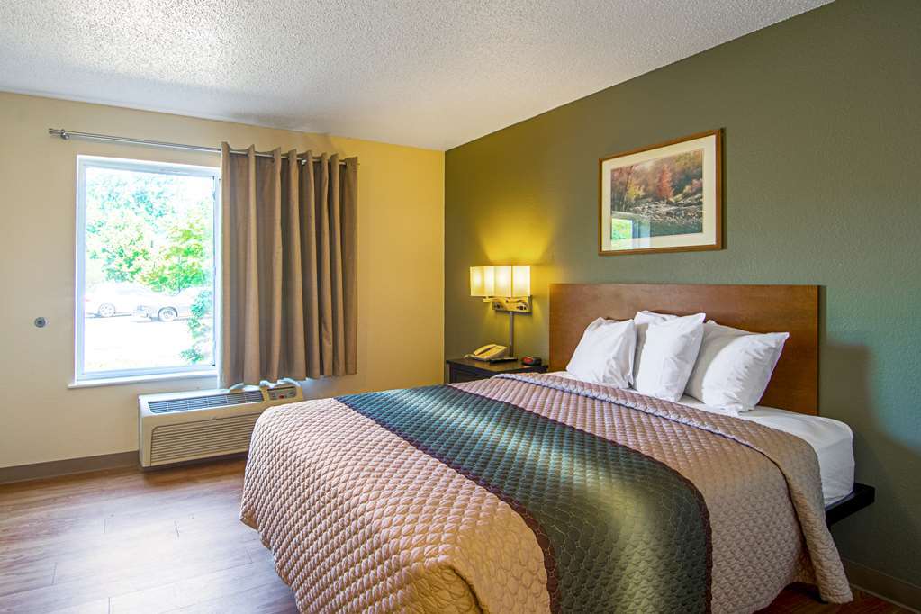 Hometowne By Red Roof Studios Cincinnati - Sharonville Room photo