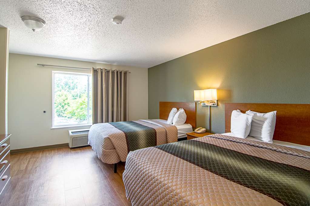 Hometowne By Red Roof Studios Cincinnati - Sharonville Room photo